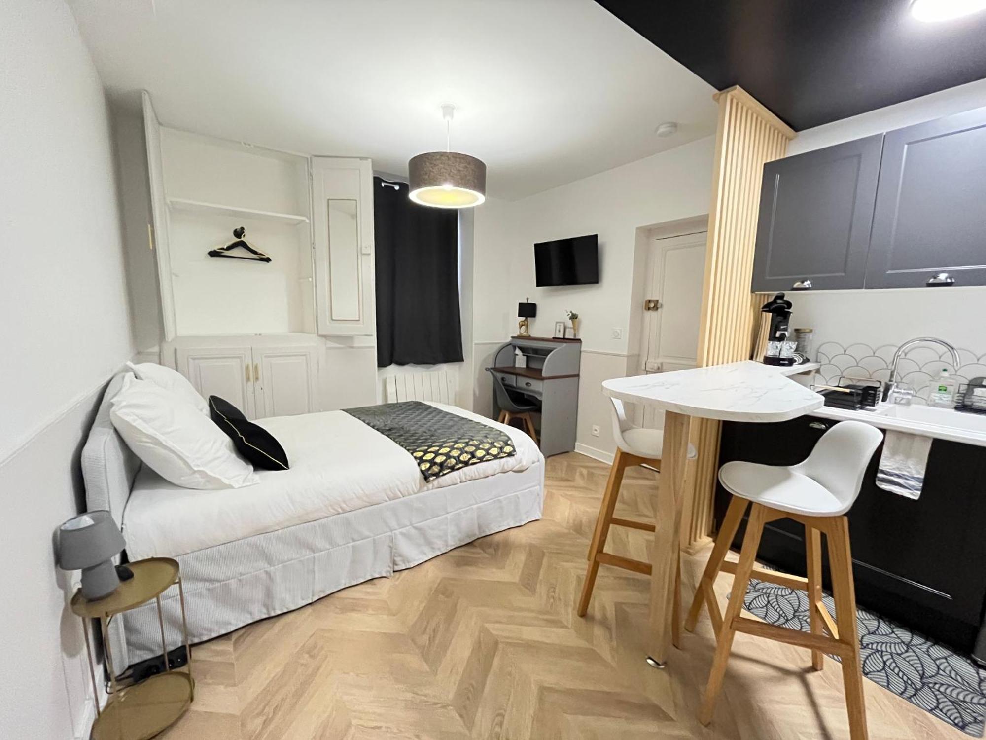 Le Studio Haslay Seraucourt En Plein Coeur De Ville De Bourges - Charme De L Ancien Et Confort Contemporain 客房 照片