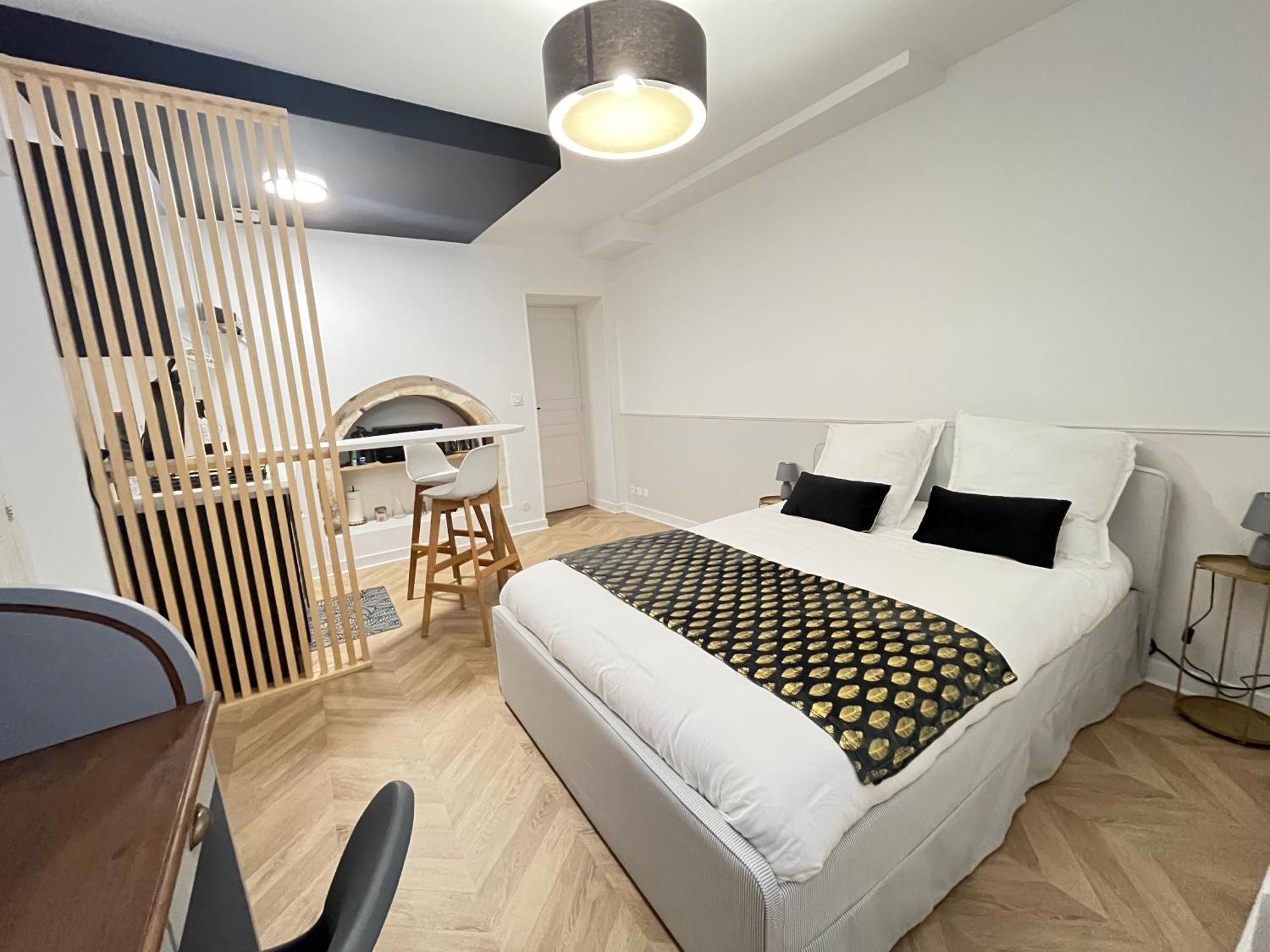 Le Studio Haslay Seraucourt En Plein Coeur De Ville De Bourges - Charme De L Ancien Et Confort Contemporain 客房 照片
